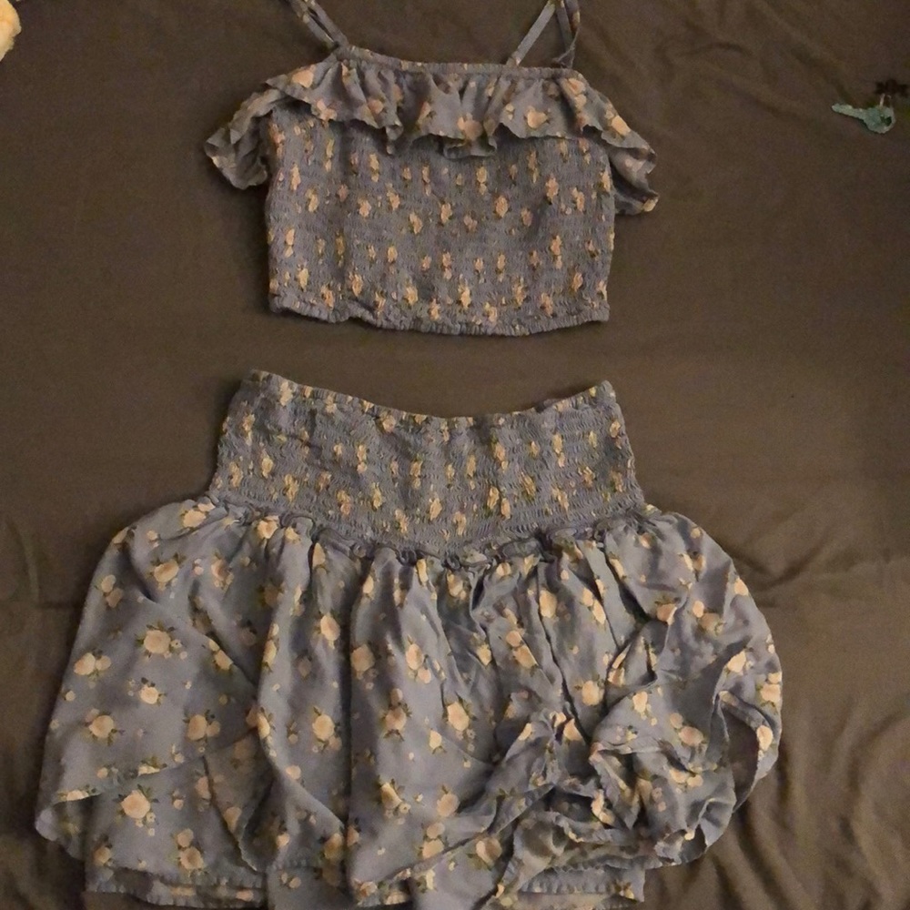 This is a hollister set I bought and never wore
